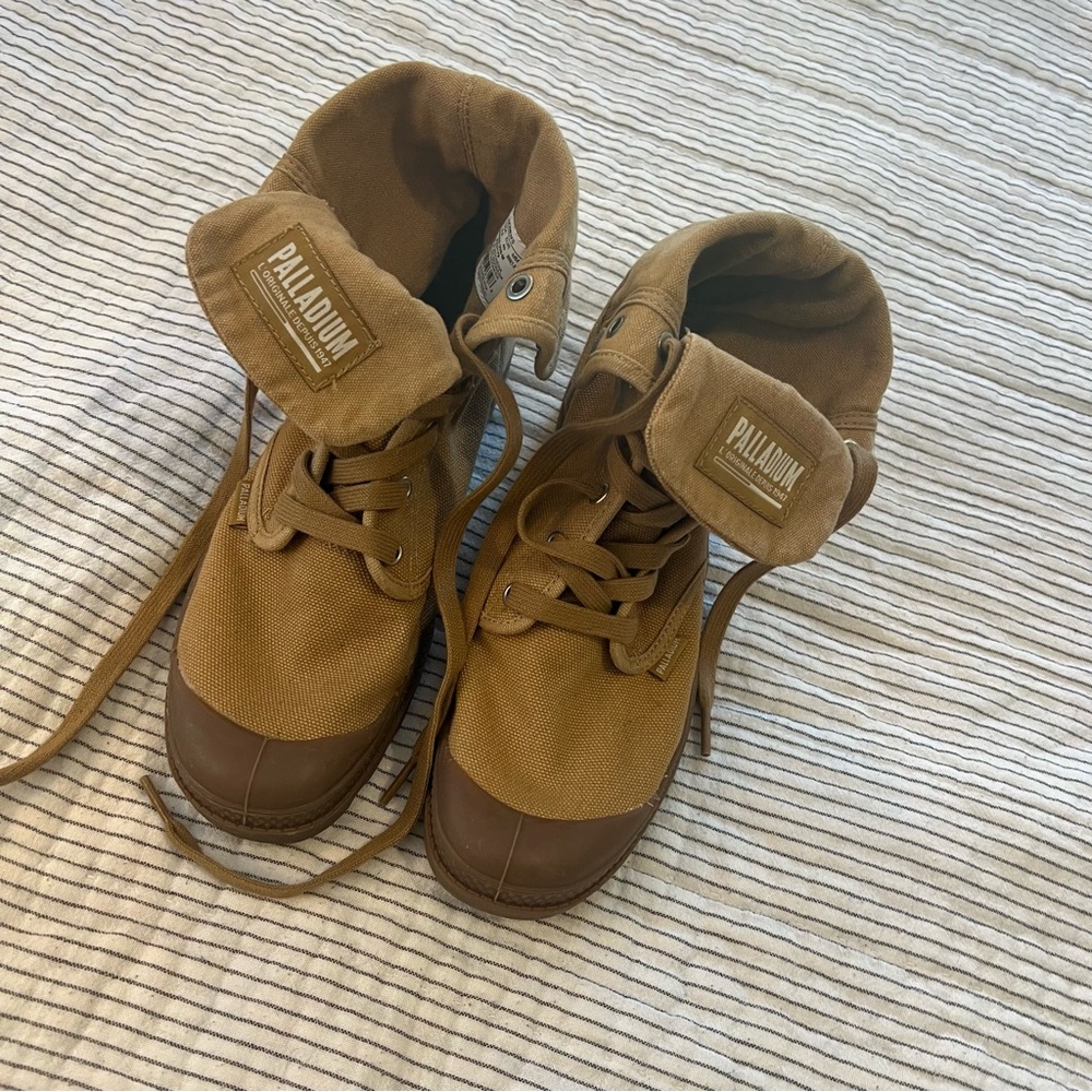 Palladium Women's Lace Up Boots - Brown and Tan